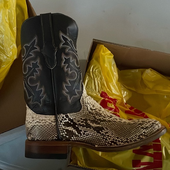 Cowtown Snakeskin Square Toe Python Western Boots ((WIDE)) - Picture 1 of 2